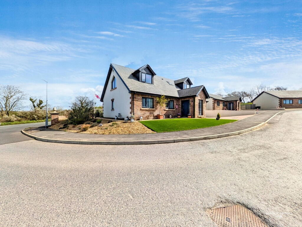5-bed detached on The Woodlands , Seaton, Workington , CA14 1WL, £385,000