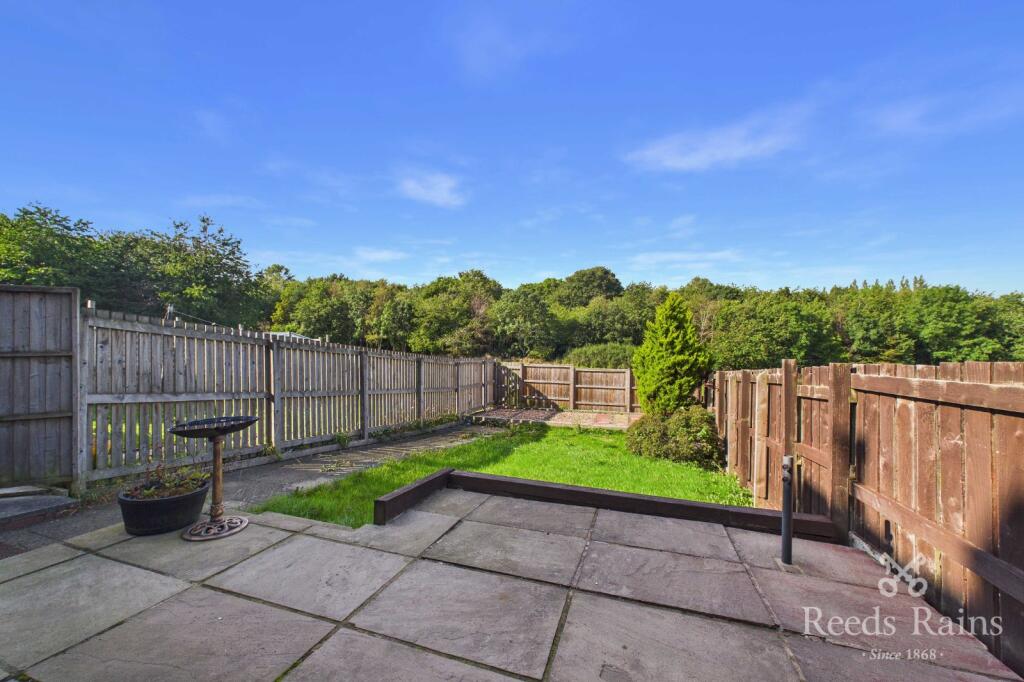 Walpole Road, Huddersfield, West Yorkshire, HD4 photo 4