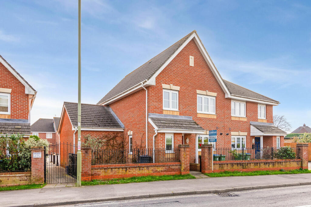 Main image of property: Warsash Road, Warsash, Southampton