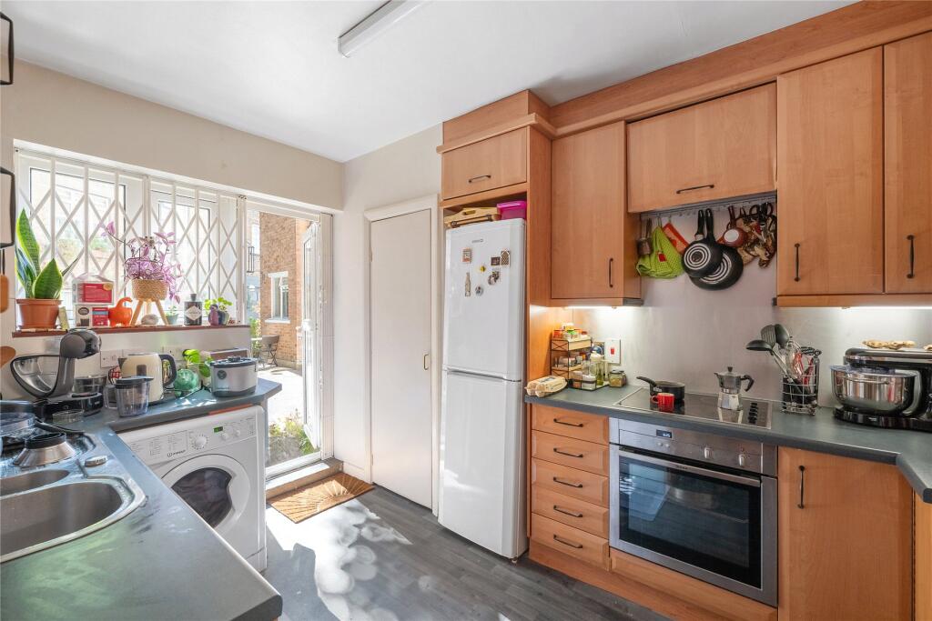 Apartment in London, Abbots Manor Estate, Pimlico - View 4