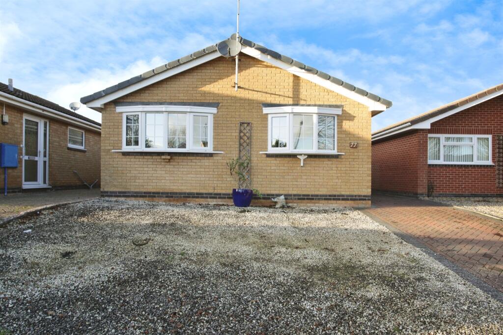 2-bed detached on Hawlands, Rugby, £270,000