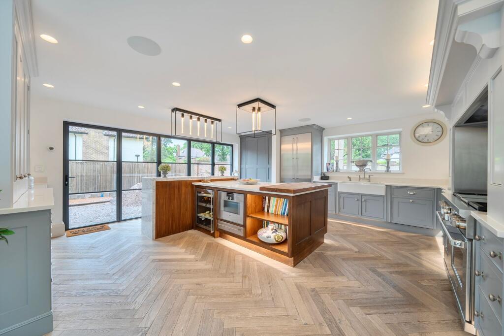 House in Southampton, Glen Eyre - View 2