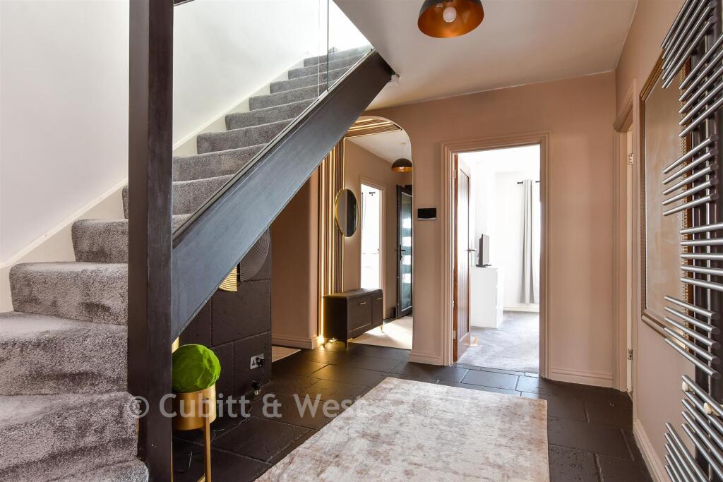 House in Peacehaven, Telscombe Cliffs - View 4