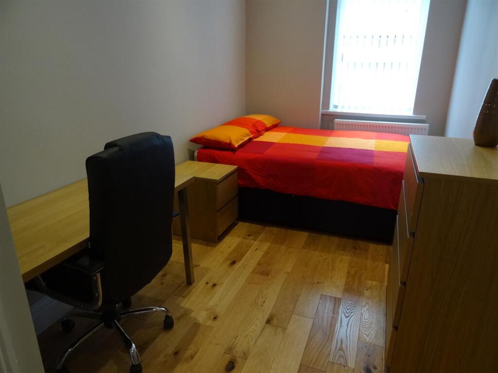 Apartment in Newcastle upon Tyne - View 5