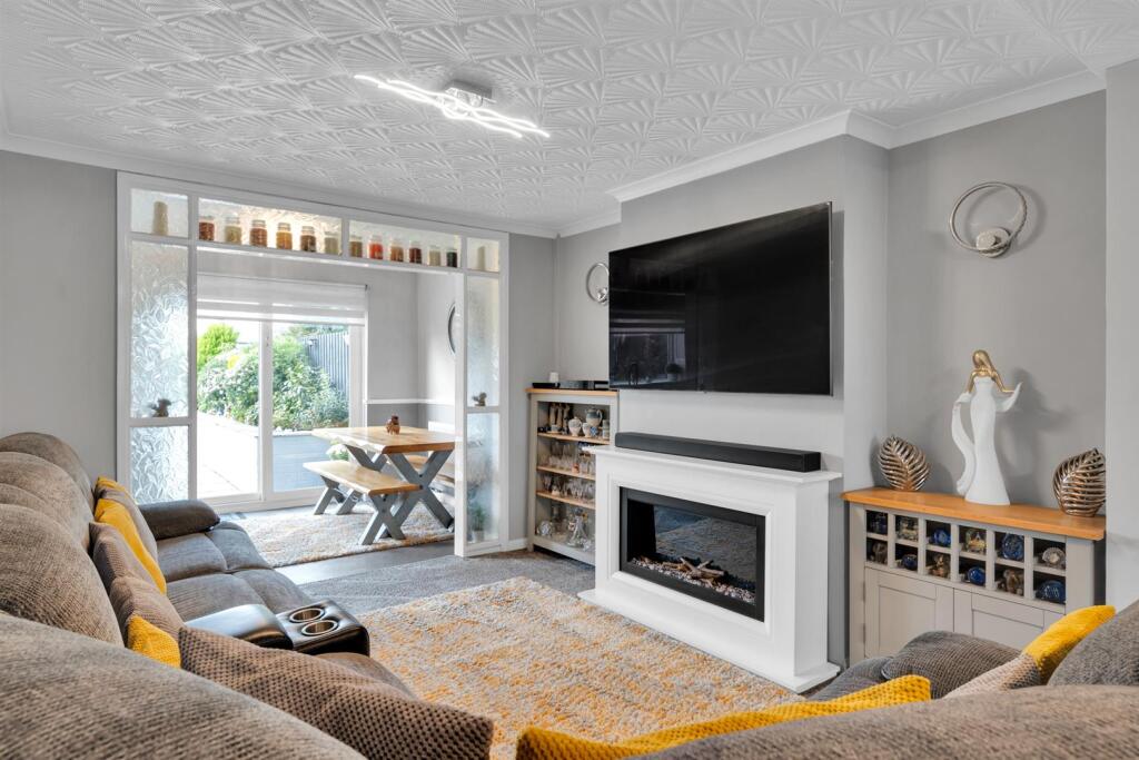 House in Newport - View 2