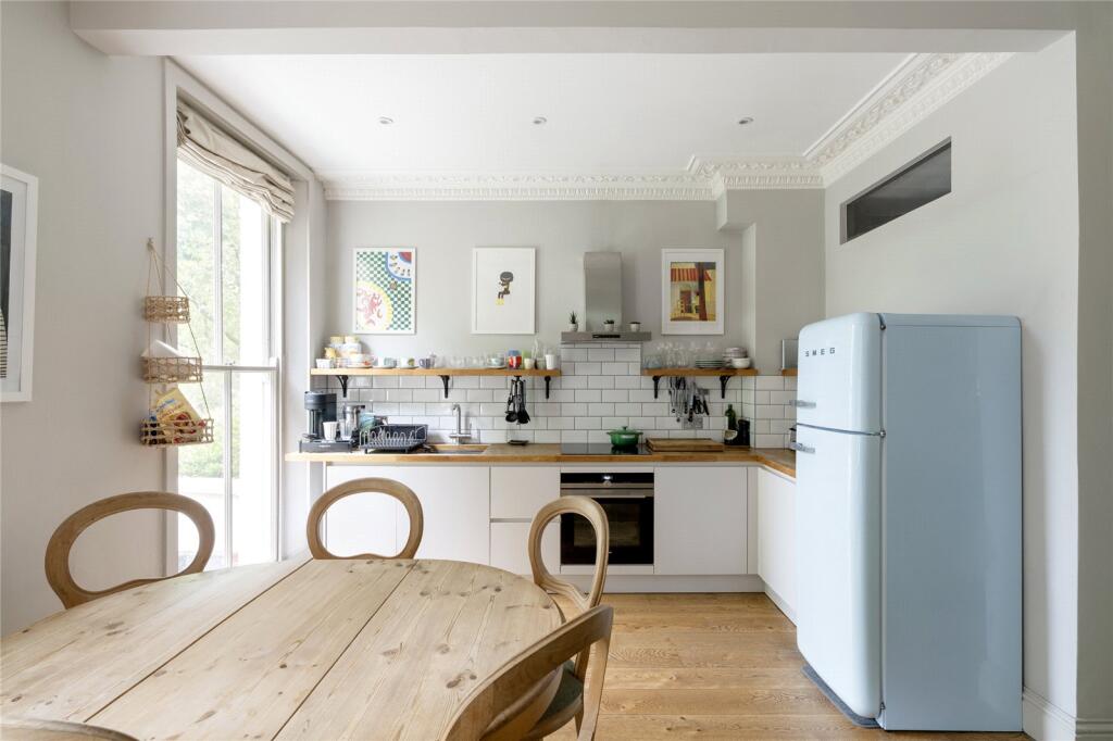 Apartment in London - More