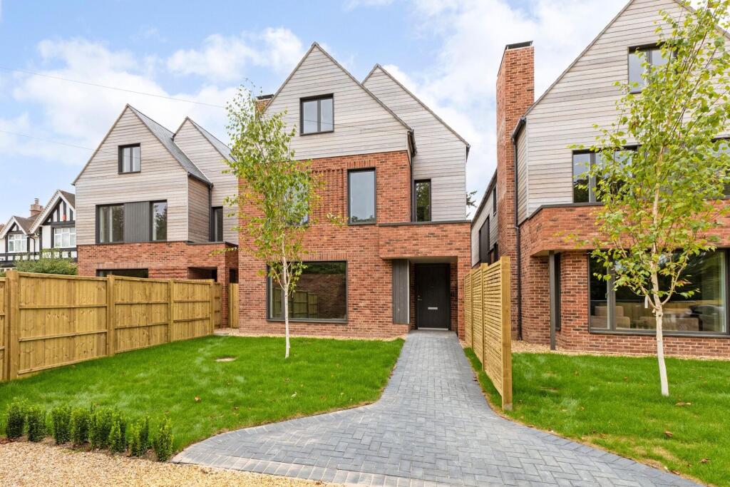 Main image of property: London Road, Liphook, GU30