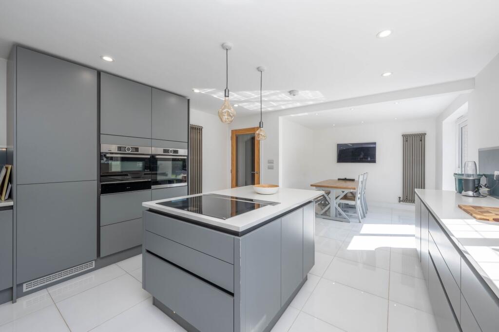 Darlow Drive, Stratford-Upon-Avon, CV37 photo 3