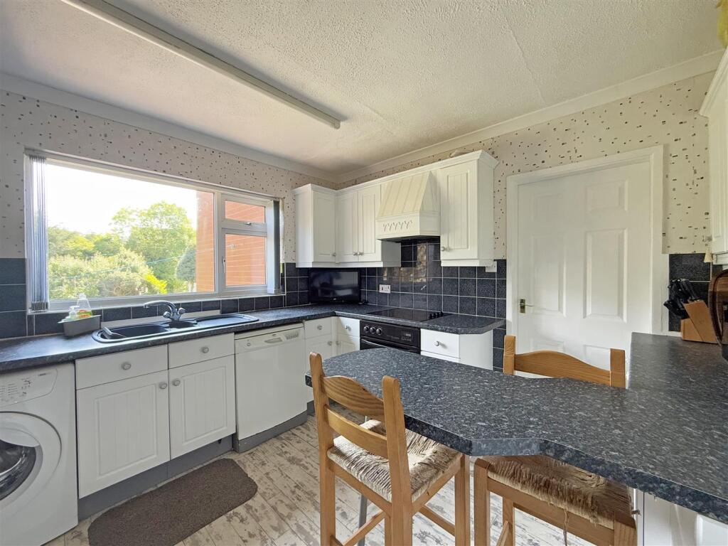 Castle Road, Bayston Hill, Shrewsbury photo 4
