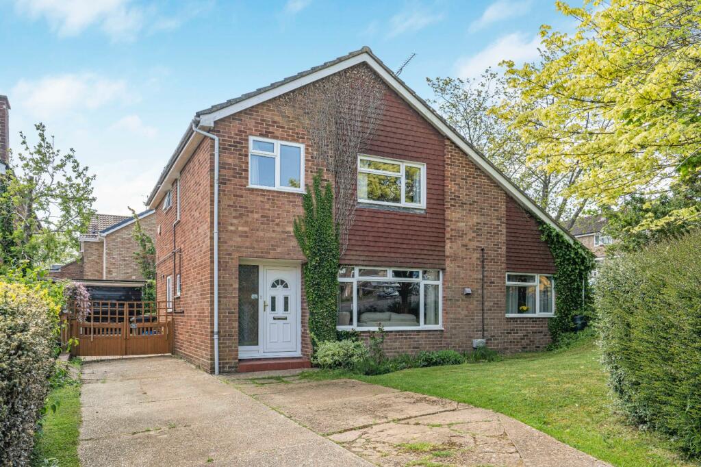 4-bed detached on Netherfield Close, Alton, Hampshire, £625,000