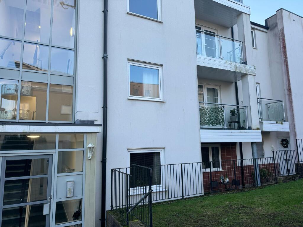 Main image of property: 12 Edmonds Walk