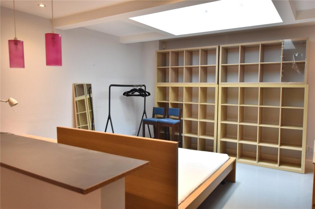 Apartment in London - More
