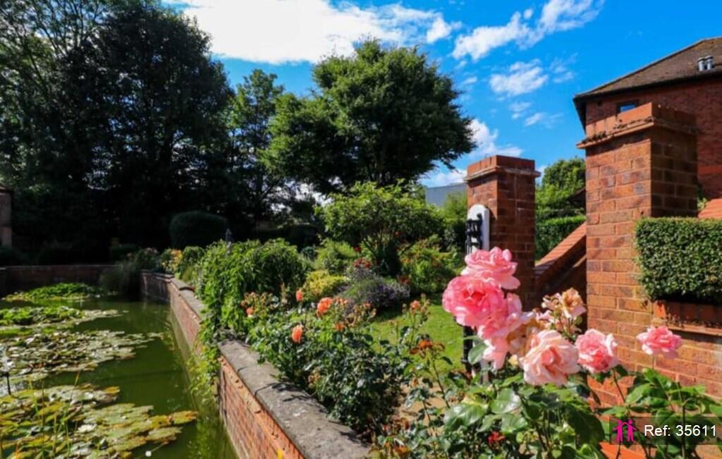 Main image of property: The Ridgeway, Hitchin