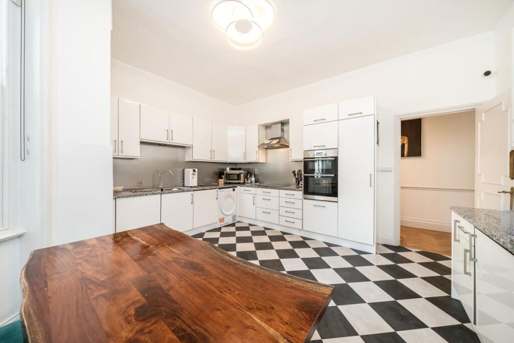 Apartment in London, Royal Borough of Kensington and Chelsea - More