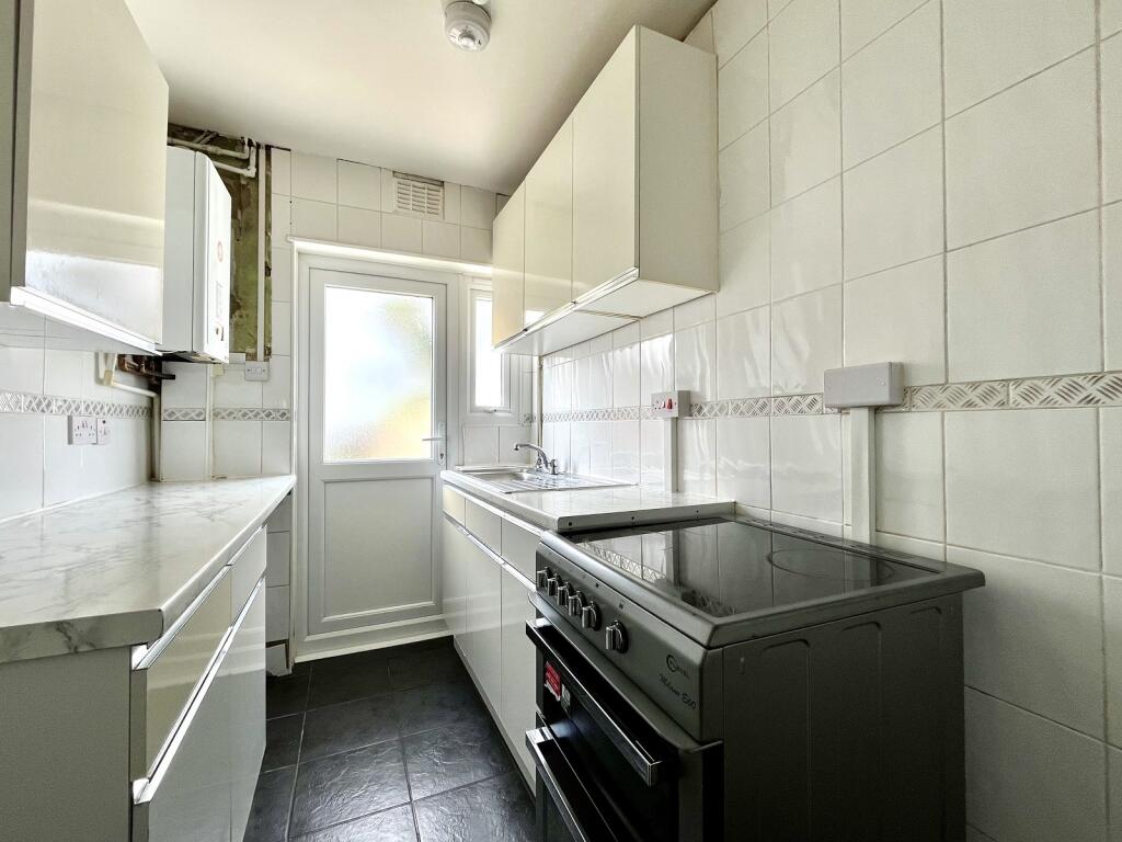 House in London, Royal Borough of Kingston upon Thames - View 3