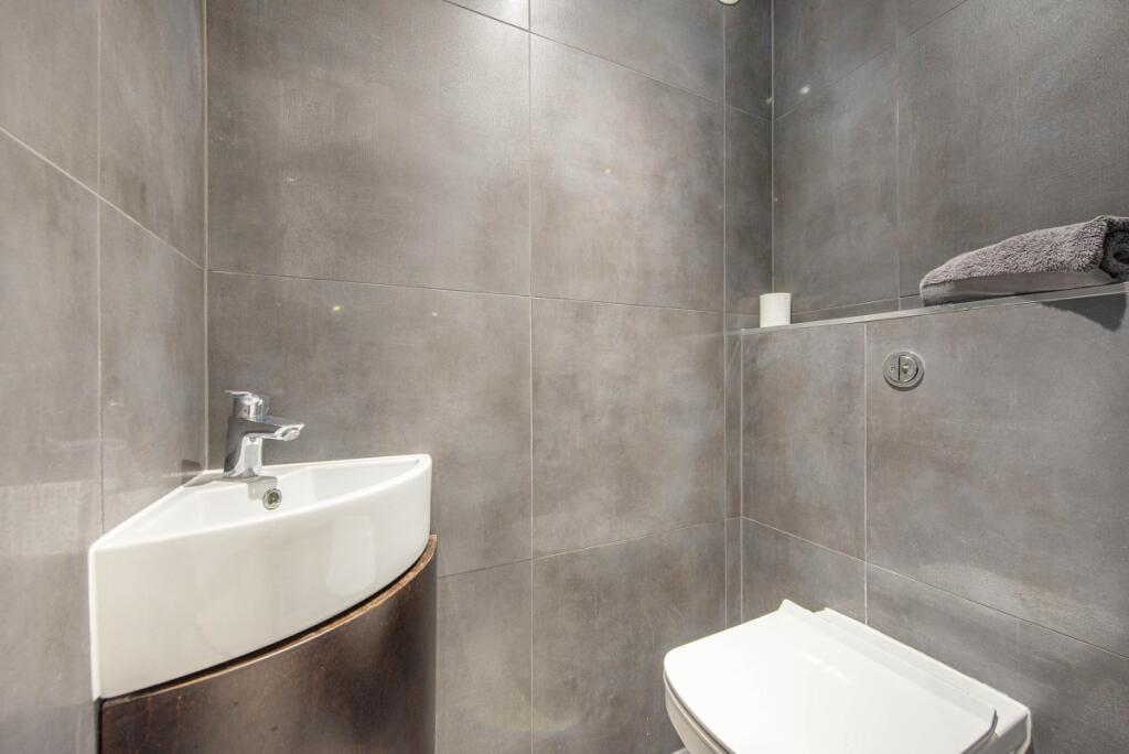 2 bedroom end of terrace house for rent