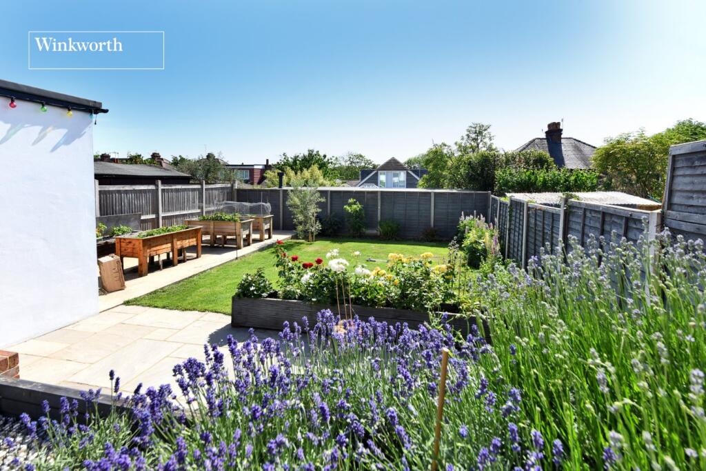 House in London, Worcester Park - View 3