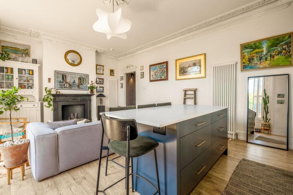Medina Villas, Hove - More