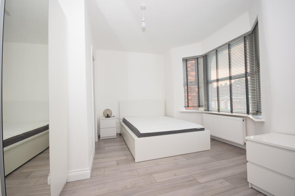 Main image of property: room 2, 17 Rosslyn Crescent, HA1 2SA
