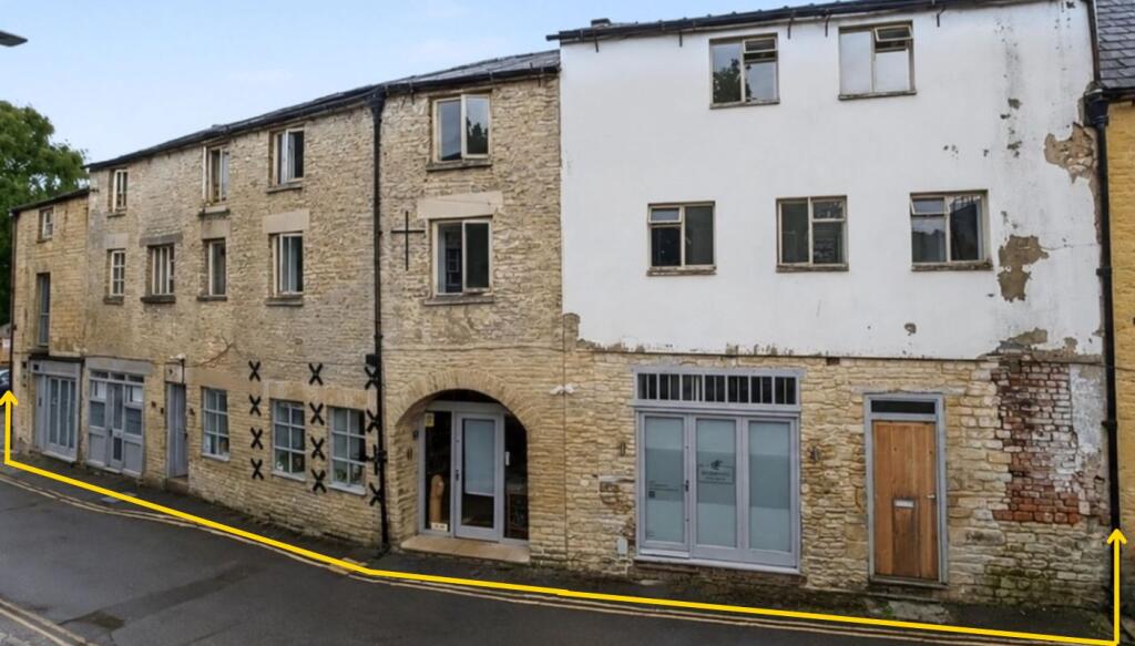 Main image of property: 2 The Waterloo, Cirencester, Gloucestershire, GL7 2PZ