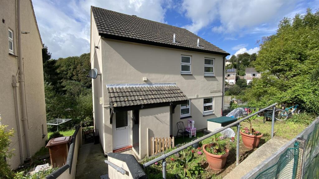 2-bed flat on Lanchard Road, Liskeard, £99,950