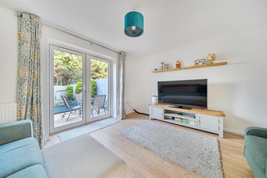 House in Bedford, Kingsbrook - More