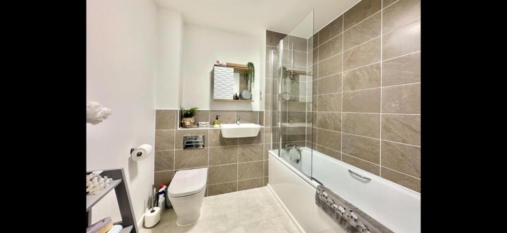Apartment in Hayes - View 5