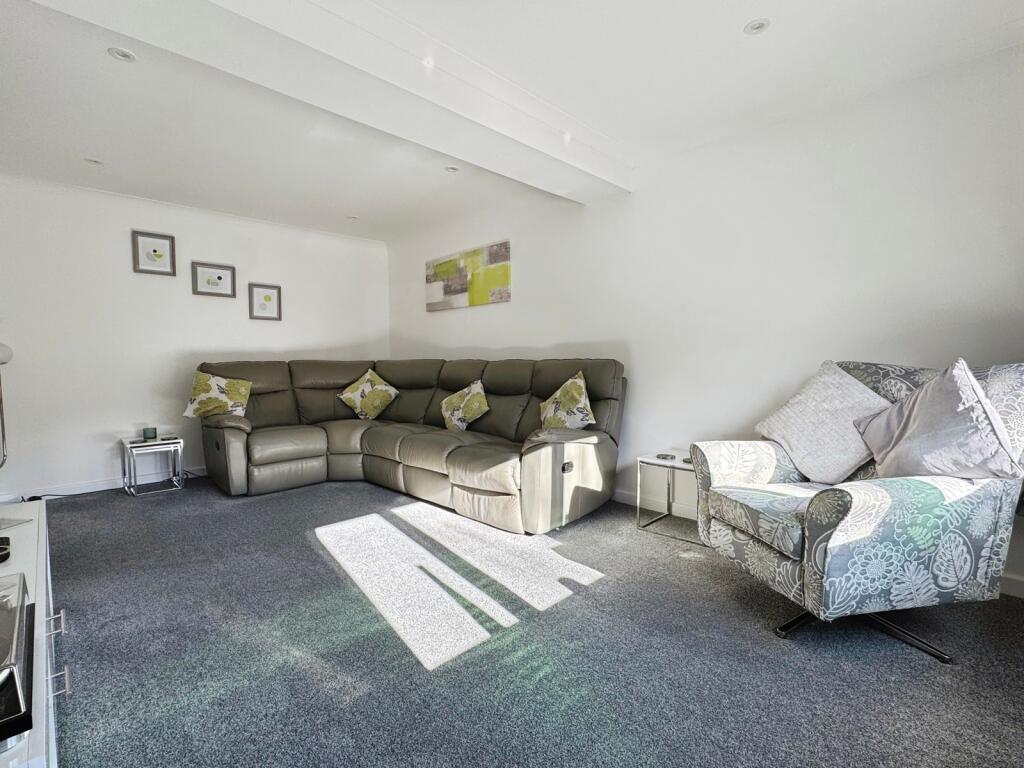 Willowside, Woodley, Reading - View 6