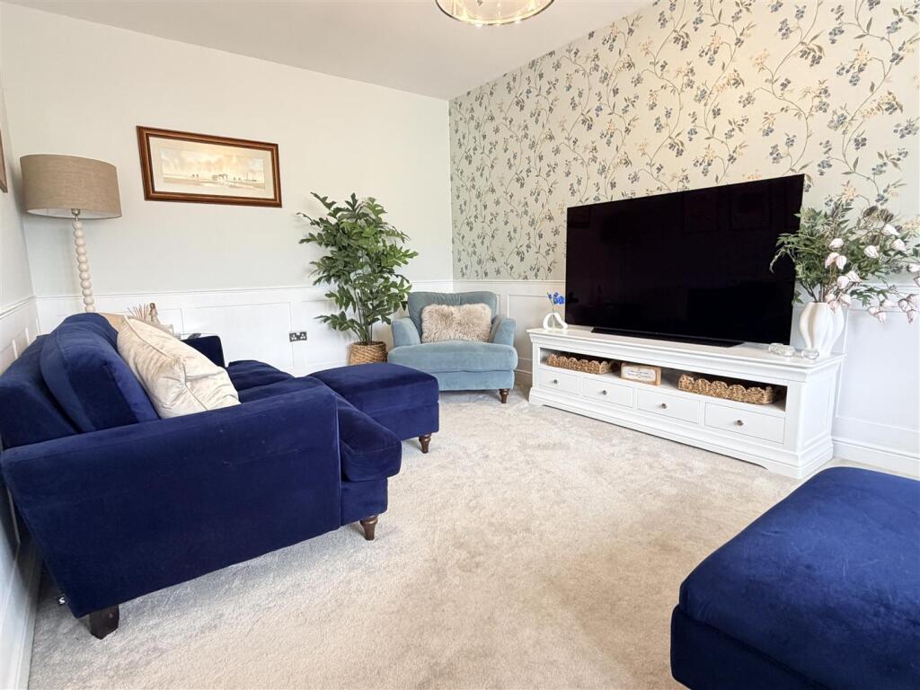 Esthwaite close, Warton photo 5