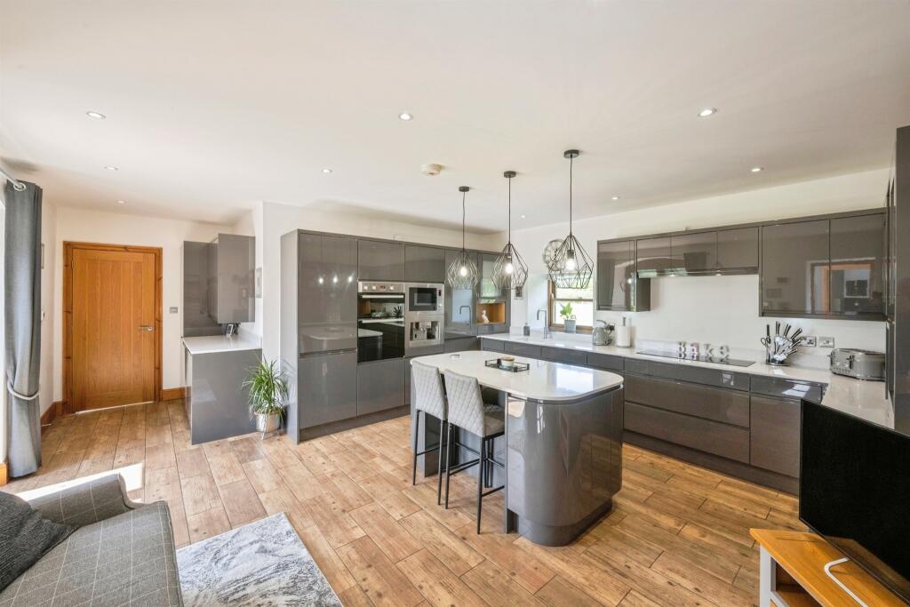 House in Doncaster, Moss - View 4