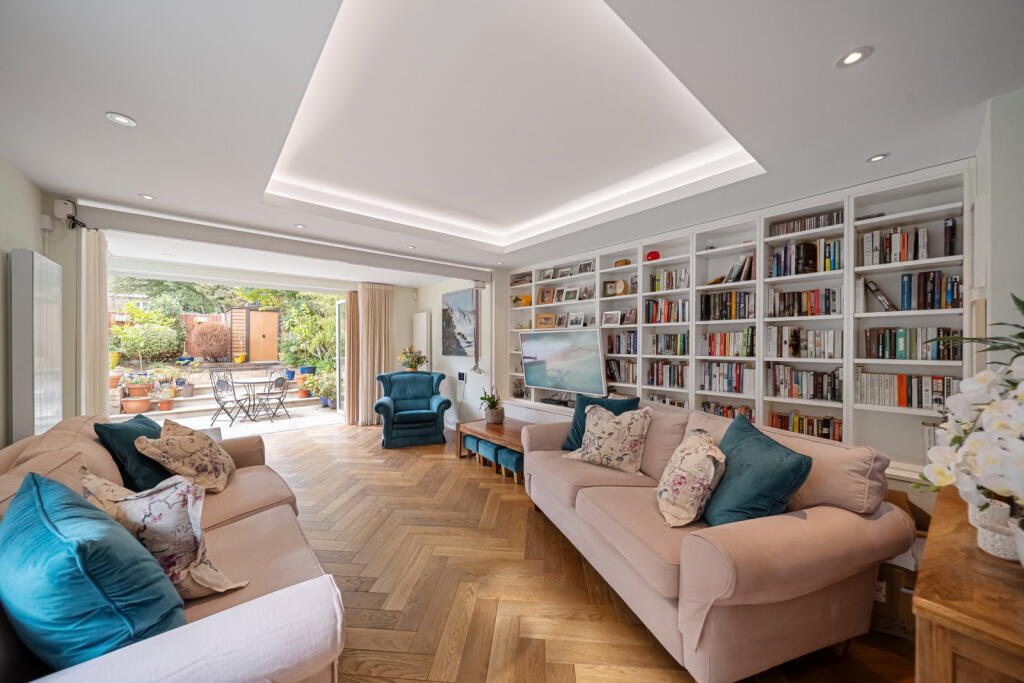 House in London, Royal Borough of Greenwich - View 2