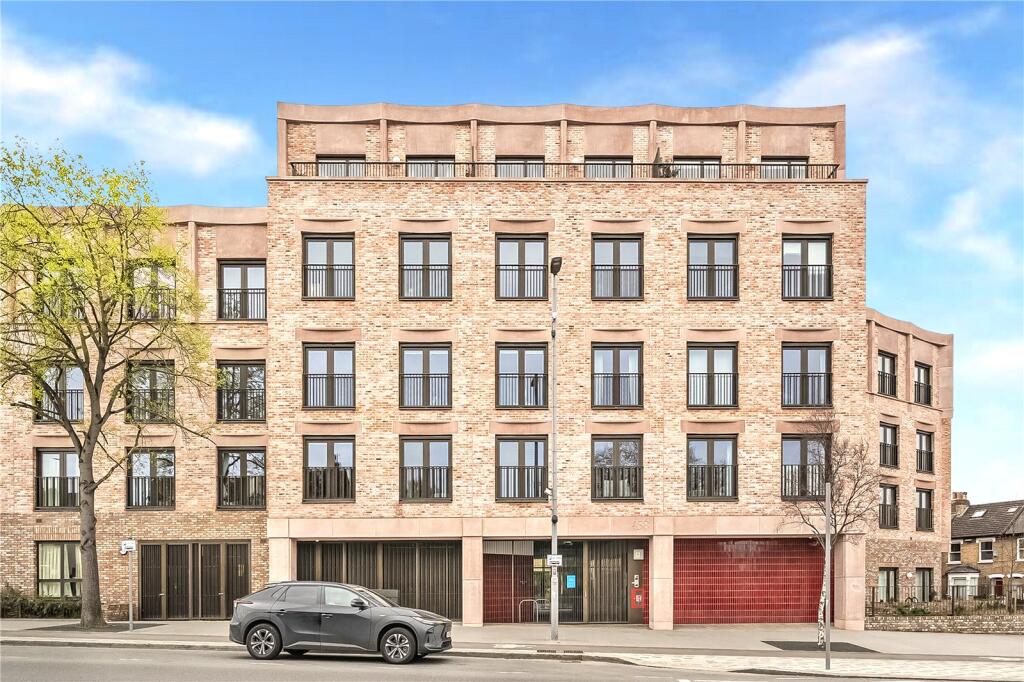 Main image of property: Forest Road, London, E17