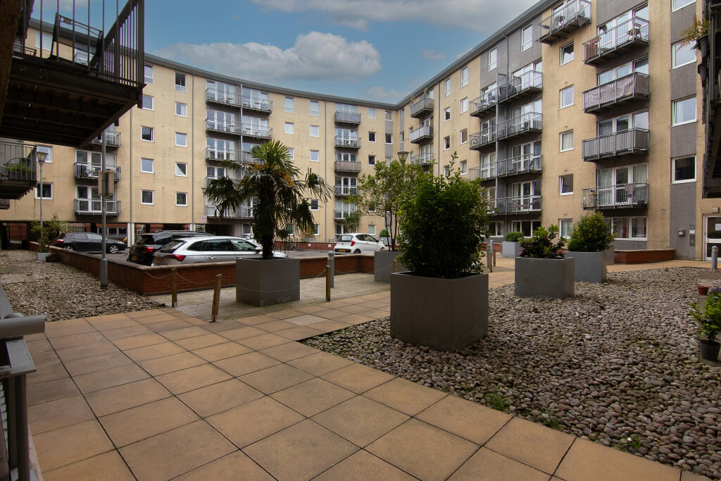 2-bed flat on Hall Street, Birmingham, £175,000