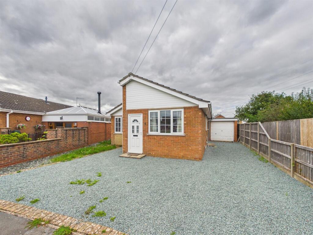 2-bed bungalow on Yew Tree Grove, Boston, £169,500