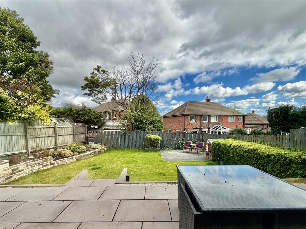 House in Holmfirth, Helme, Meltham - More