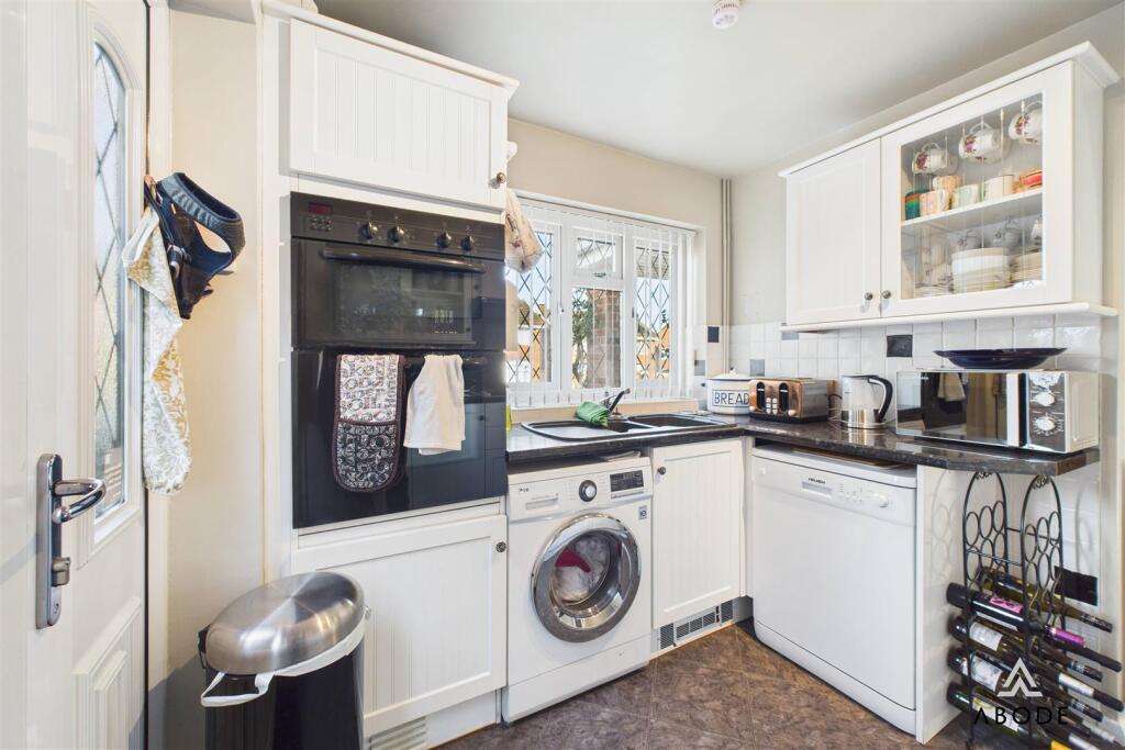 Hillcrest Avenue, Burton-On-Trent photo 4