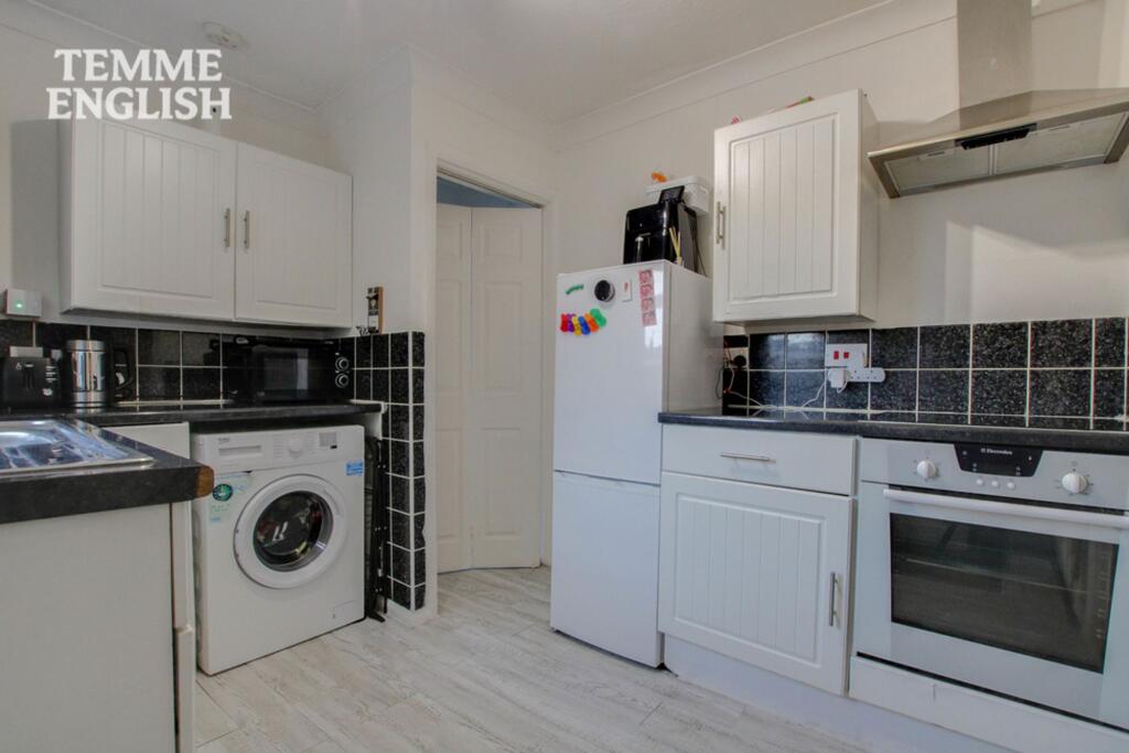Apartment in Southend-on-Sea - View 5