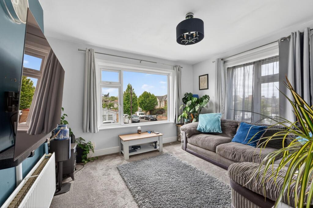 Apartment in Christchurch, Iford, Bournemouth - View 3