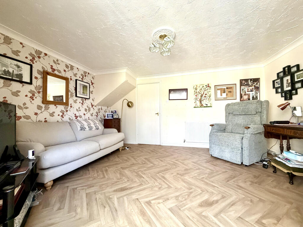 Lumley Close, Ely, Cambridgeshire photo 2