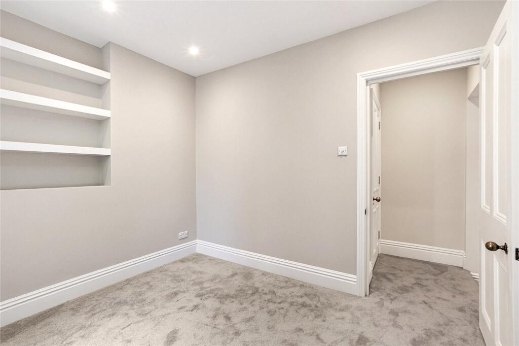 Apartment in London - View 5