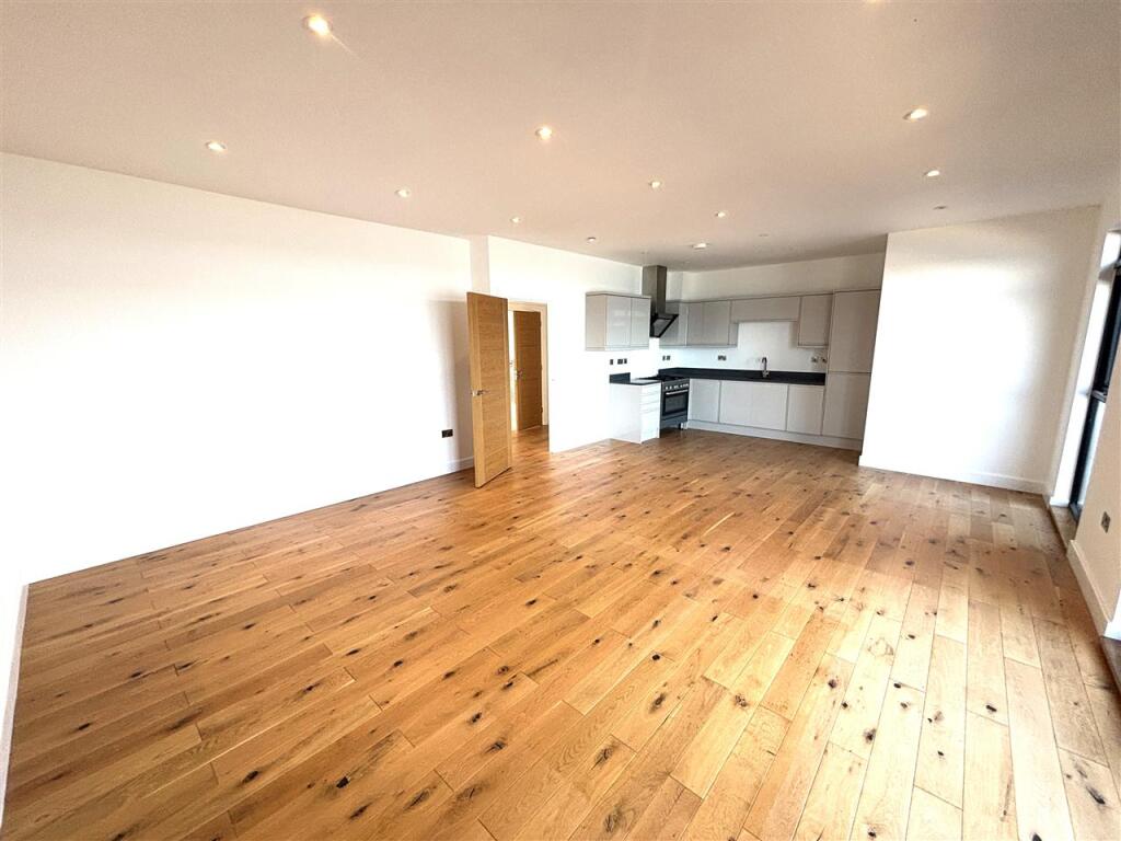 Apartment in Canterbury - View 3