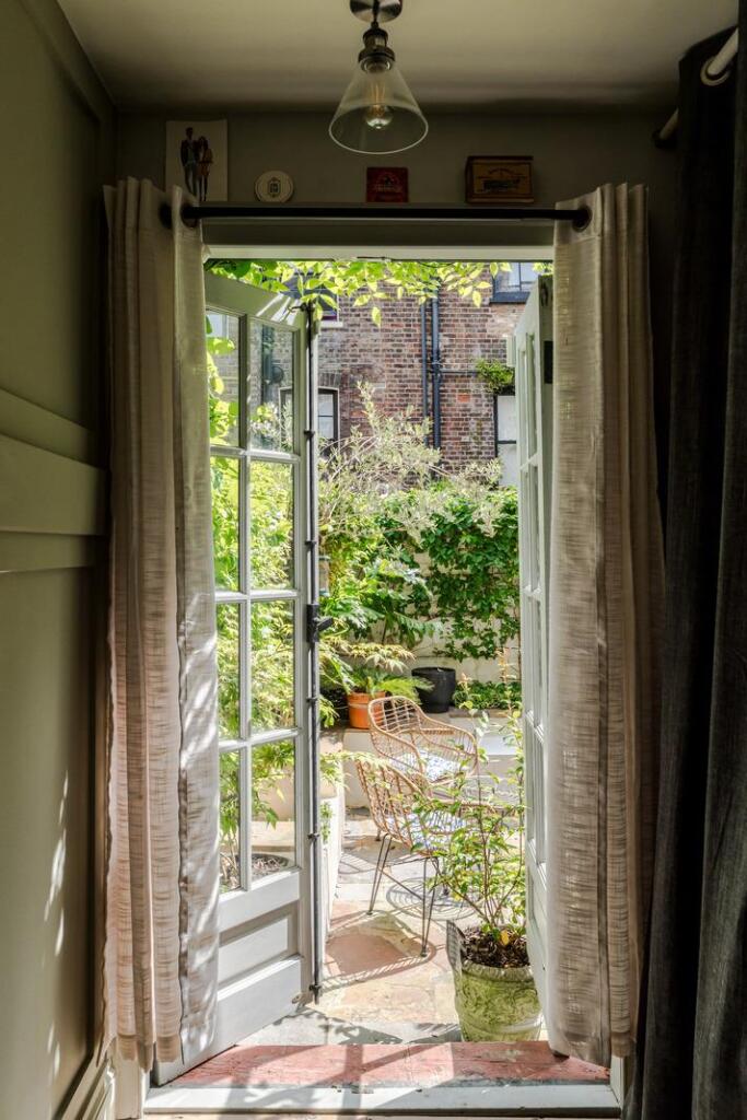 London E1 photo 4