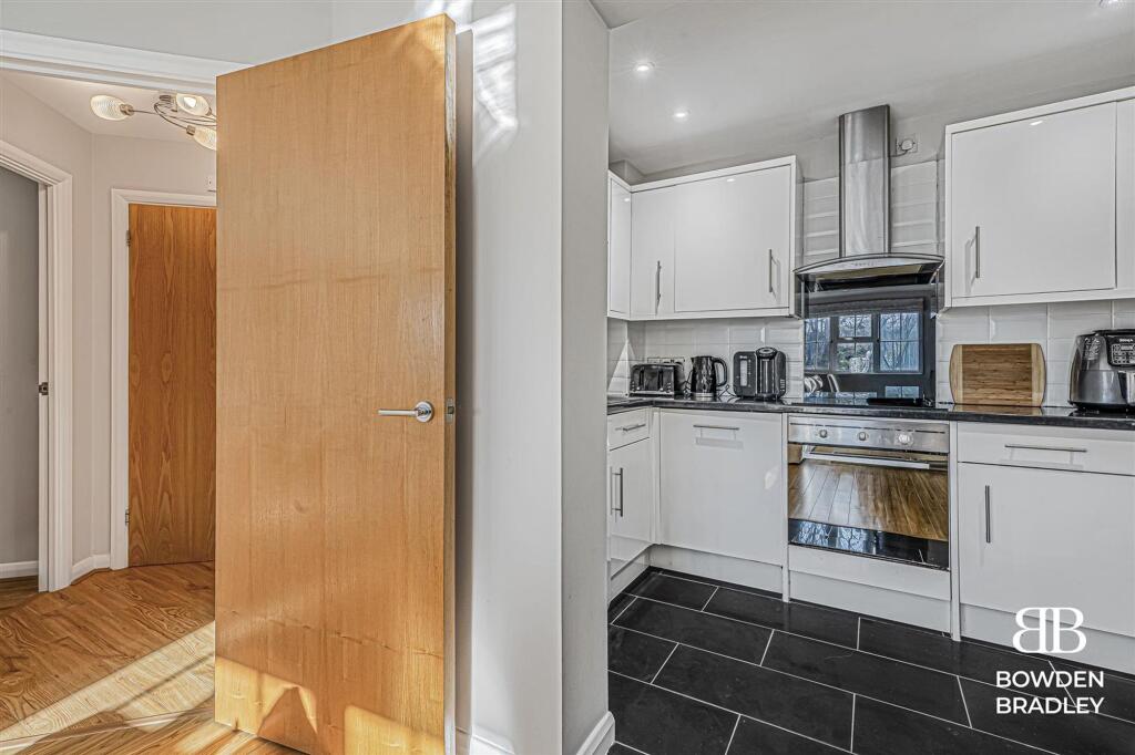 Apartment in Epping Forest, Chigwell - More