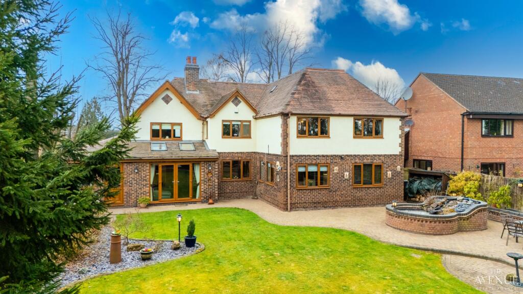 Main image of property: Wraydene in Bonehill, Tamworth