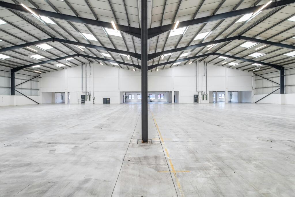 Units B Laporte Way - Luton-22.jpg