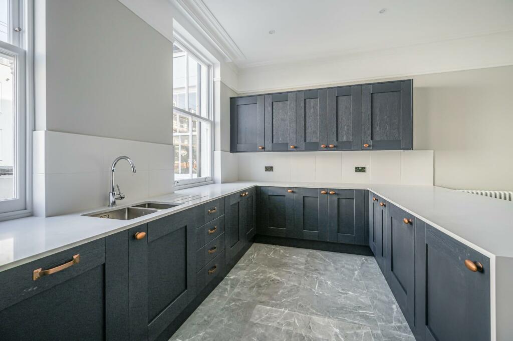 Apartment in Eastbourne, East Sussex - More