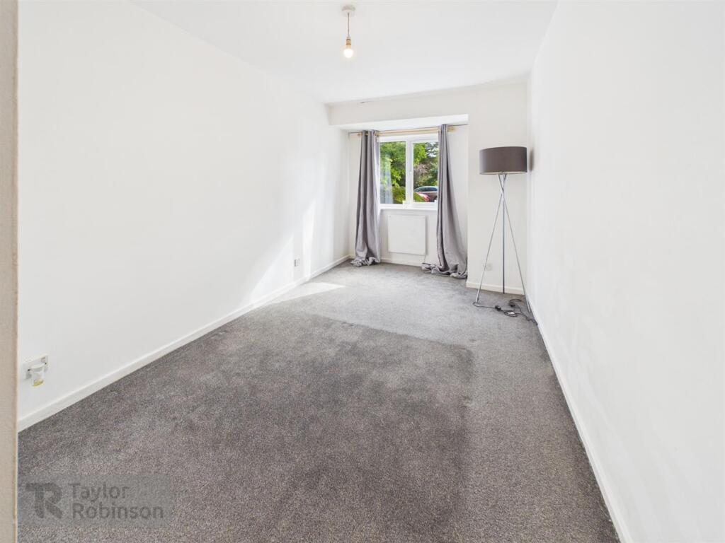 Apartment in Redhill - More