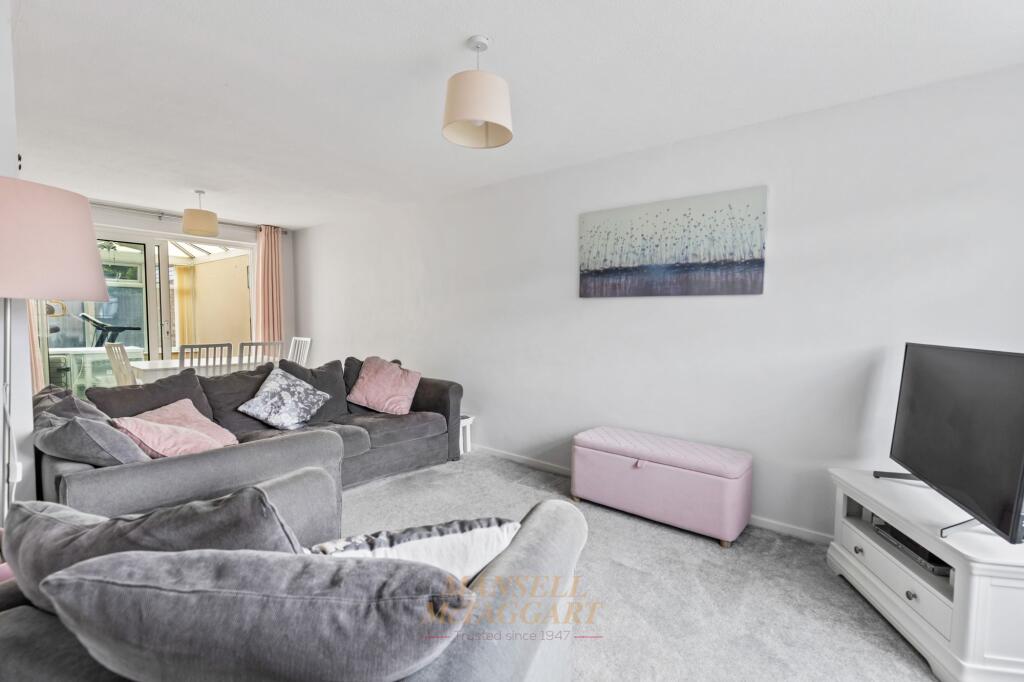 House in Reigate and Banstead, Meath Green, Horley - More