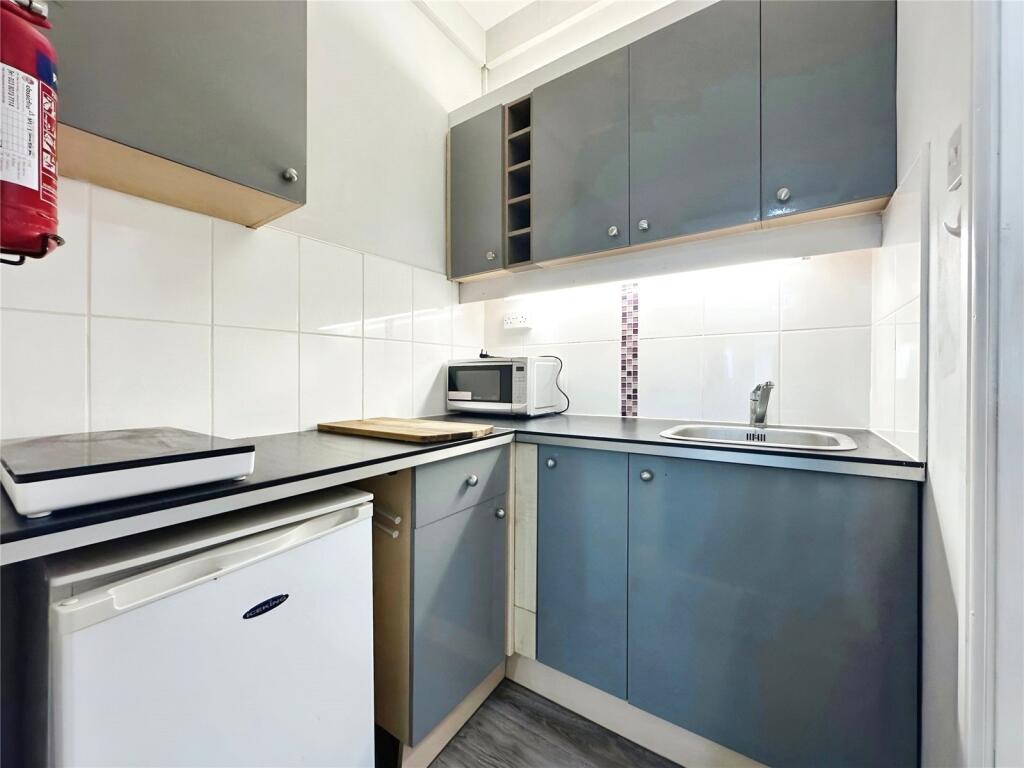Apartment in Southampton - View 4