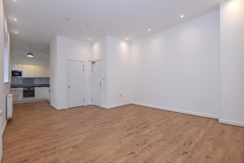 Apartment in Watford - View 3